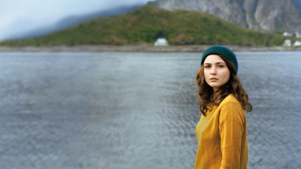 Illustrasjonsbilde av kvinne i fjordlandskap.