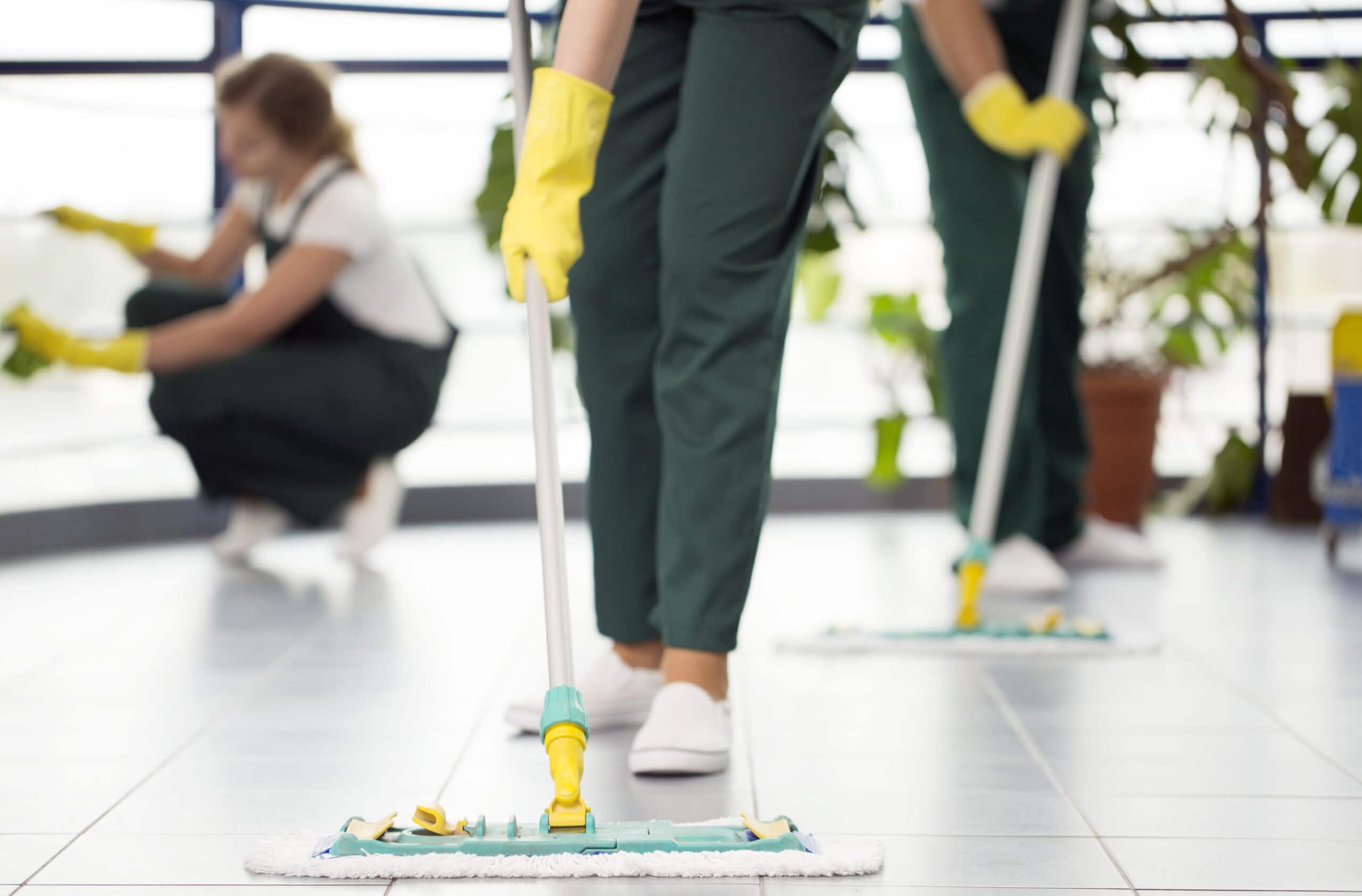 Mopping av gulv.