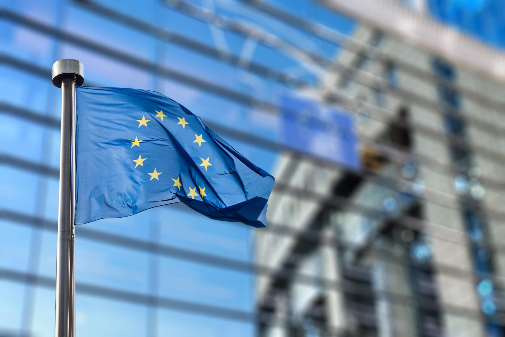 EU-flagget foran Europaparlamentet i Brussel, Belgia
